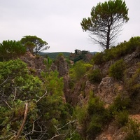 Photo de France - Le Cirque de Mourèze et le Lac du Salagou